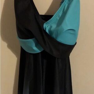 Denater tankini swim top – size XL. Black and teal colorblock. Flowy fit.